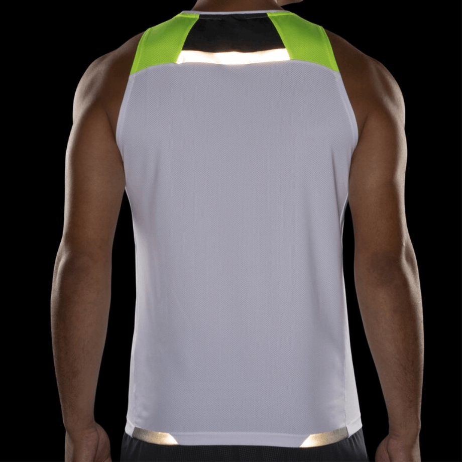 Brooks Run Visible Tanque White-asphalt-nightlife